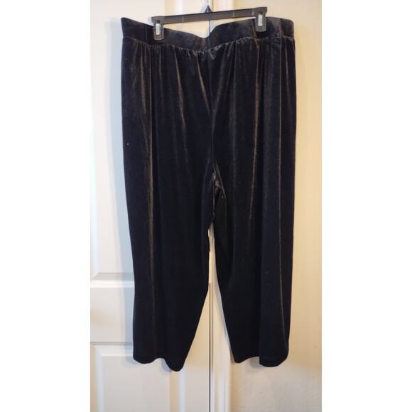 Torrid Black velvet culotte pants Size 2 - Picture 4 of 12